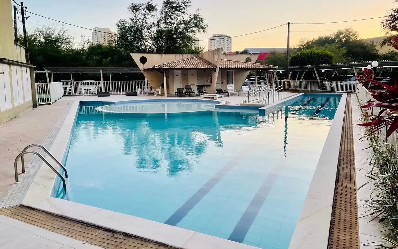 Piscina com raia semi olímpica